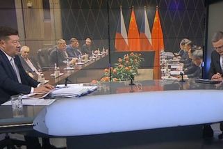 Moderátor Václavek si povodil Okamuru. Šéf SPD uhýbal k Terakotové armádě, pak přišel moment Made in China